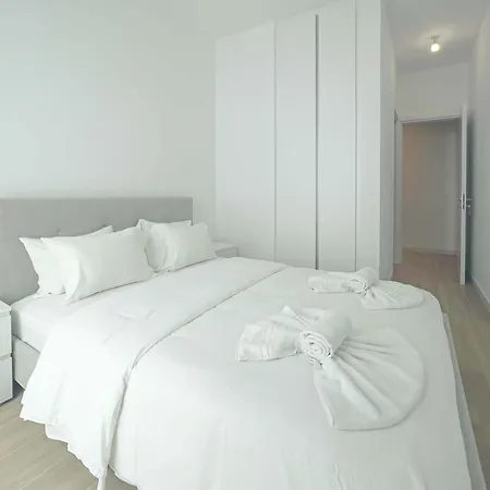 Willa Azure Jade Paralimni