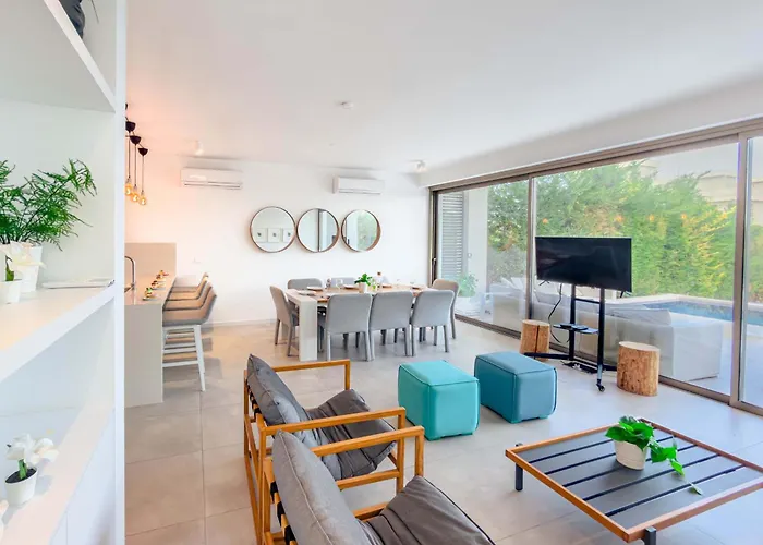 Azure Jade * Protaras